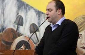 “Policial tem que levar o cara atrás da moita e descer o cacete”, defende vereador