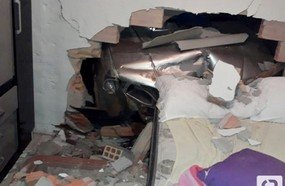 Veículo invade quarto de casal durante a madrugada em Herval