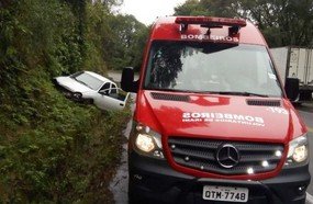 Motorista fica ferido após saída de pista na BR-153