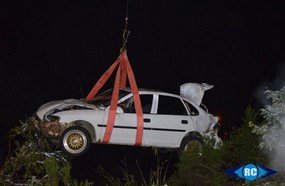 Veículo despenca em ribanceira no Acesso Cidade Alta
