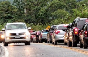 Lei dos faróis baixos durante o dia entra em vigor nesta sexta