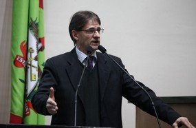 “Não metam a mão nas bolsas de estudo dos estudantes”
