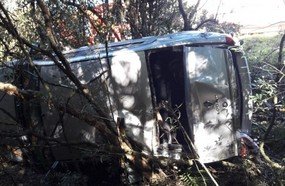 Motorista capota veículo após sair da pista na BR-282