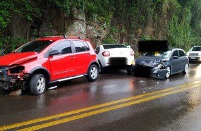 Acidente envolve três veículos em Vargem Bonita