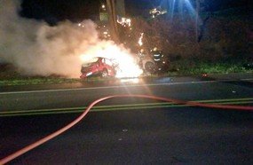Veículos pegam fogo após colisão em Campos Novos