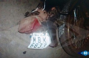 Motociclista morre após colidir em traseira de caminhão