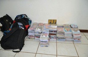 PRF apreende veículo com DVDs piratas em Campos Novos