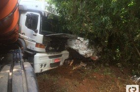 Colisão entre caminhão e carreta na BR-282, em Joaçaba