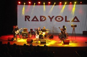 Radyola estreia nova música em show no Teatro Alfredo Sigwalt