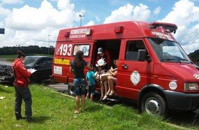 Acidente entre dois carros envolve oito pessoas no Trevão do Irani