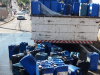 Caminhão que transportava produtos químicos pega fogo