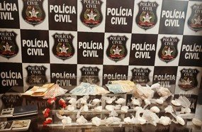 Polícia Civil localiza droga enterrada em porão de residência