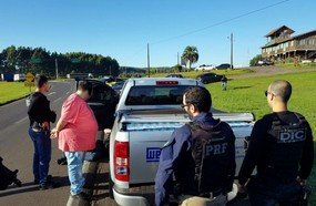 PRF e Polícia Civil apreendem cigarros paraguaios em Irani