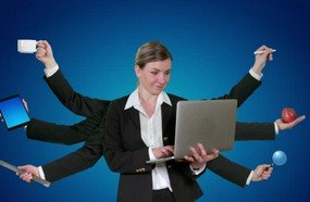 Mulher estuda mais, trabalha mais e ganha menos do que o homem