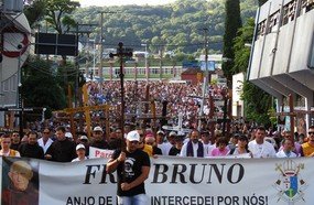 Milhares de devotos participam da 30ª Romaria Frei Bruno