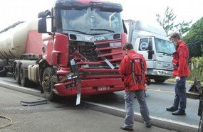 Colisão entre carretas na BR-153, em Irani