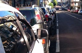 Vereador questiona funcionamento do estacionamento rotativo