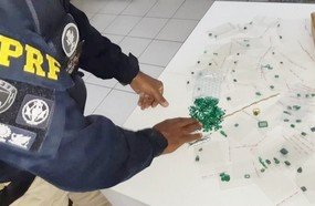 PRF apreende pedras de esmeralda durante fiscalização