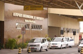 Idoso é preso por ato obsceno dentro de avião em Santa Catarina