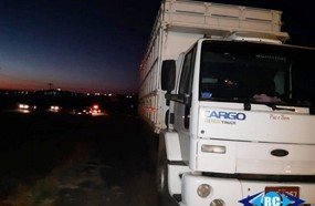 Caminhoneiro é preso por embriaguez após acidente na SC-467