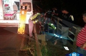Motociclista por pouco não despenca em rio na SC-467