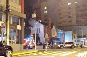 Colisão entre motocicletas deixa um ferido no centro de Joaçaba