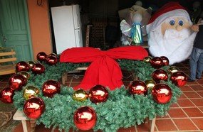 Ritmo intenso para preparar a decoração natalina de Videira