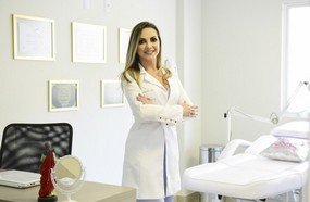 Joaçabense entre as melhores profissionais em extensões de cílios