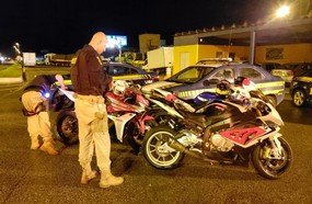 Motocicletas potentes são apreendidas após ‘racha’