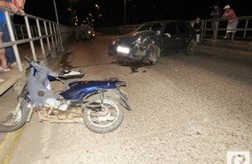 Colisão sobre a ponte deixa mulher gravemente ferida