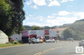 Motorista fica ferida após sair da pista no Acesso Adolfo Ziguelli