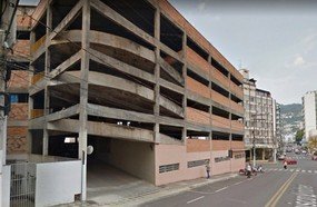 Homem cai de altura de 8 metros em estacionamento de Joaçaba