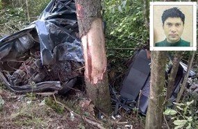 Motorista morre após colidir em árvore e partir o carro ao meio