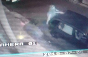 Mulher é flagrada danificando veículo no centro de Herval