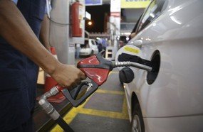 Petrobras reduz preço da gasolina e do óleo diesel nas refinarias