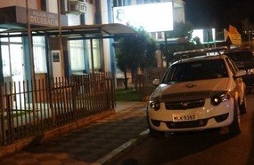 Polícia prende rapaz que espancou mulher em Joaçaba