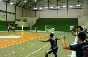 Grêmio Falcões vence em casa e sai da lanterna