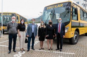 Governo inicia entrega de novos ônibus para o transporte escolar