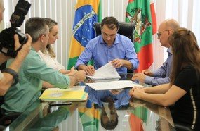Governador assina nomeação de 911 professores efetivos