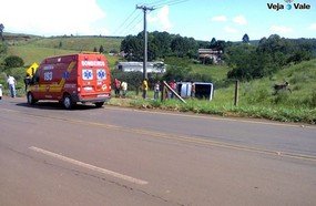 Gestante fica ferida após capotar veículo
