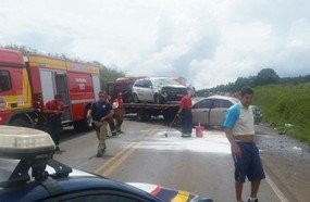 Quatro pessoas ficam feridas em acidente na BR-282