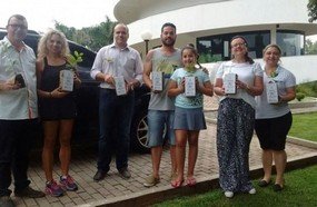 Diretoria da CDL faz plantio de árvores nativas em Joaçaba