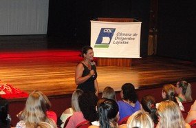 Palestra “Cinquenta Tons de Cinza” da CDL reúne quase 200 mulheres
