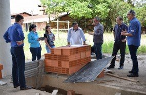 Equipe técnica vistoria obras do Centro de Inovação de Joaçaba