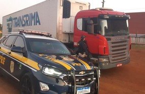 PRF recupera no PR carreta de Concórdia carregada com carne
