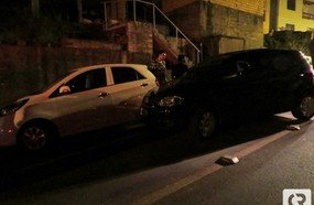 Motorista bate em veículo estacionado em Joaçaba