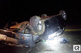 Condutor abandona veículo após capotar na madrugada em Joaçaba