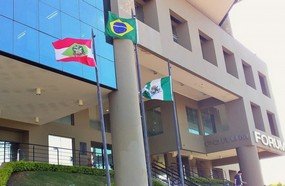 Réu foge momentos antes da leitura da sentença em Chapecó