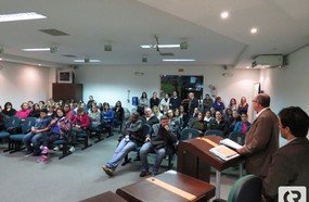 Sindicato entrega proposta para melhorar salário dos professores