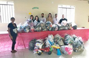 Dindos do Bem doam roupas para comunidade da Vila Cachoeirinha